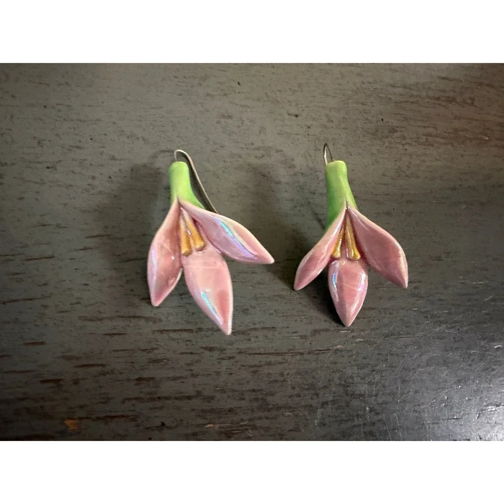 Vintage Ceramic Pink Flower Drop Earrings Iridescent Lily Petal Botanical 2